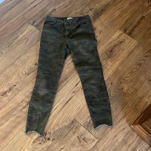 Women’s camo pants. Stretch material